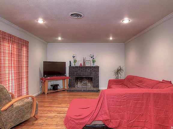 3rd image of 1809 Silverwood Ave