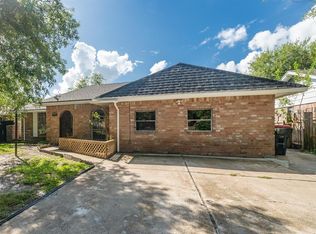 907 Pilot Point Dr, Houston, TX 77038