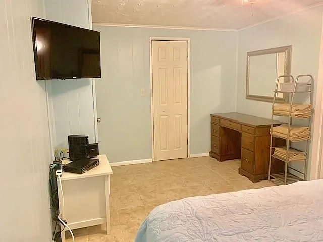 579 Beach Rd — Photo 9