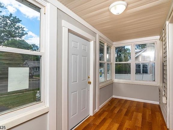 2nd image of 621 Linden Ave