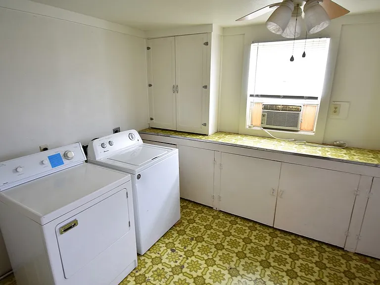 207 E Stockton Ave — Photo 13