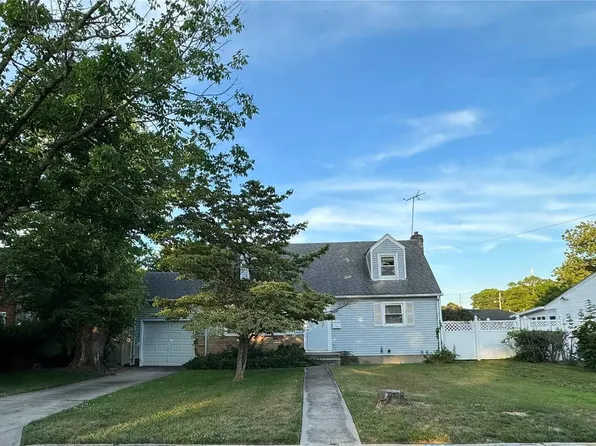 1059 Carll Drive, Bay Shore, NY 11706