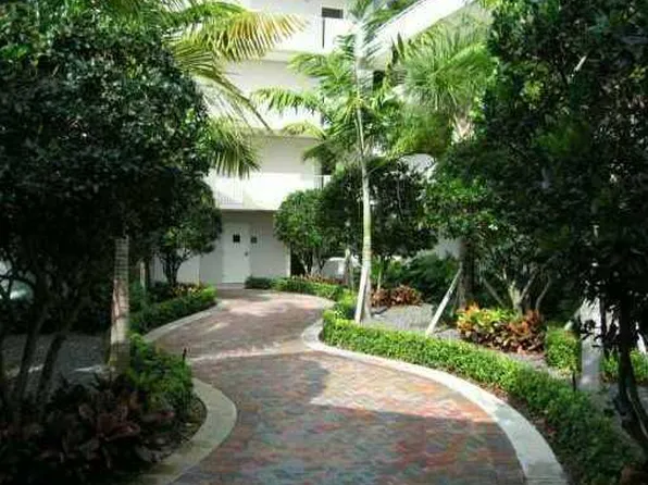 8950 SW 69th Ct APT 107, Pinecrest, FL 33156