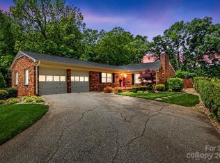 923 1st St NE, Hickory, NC 28601