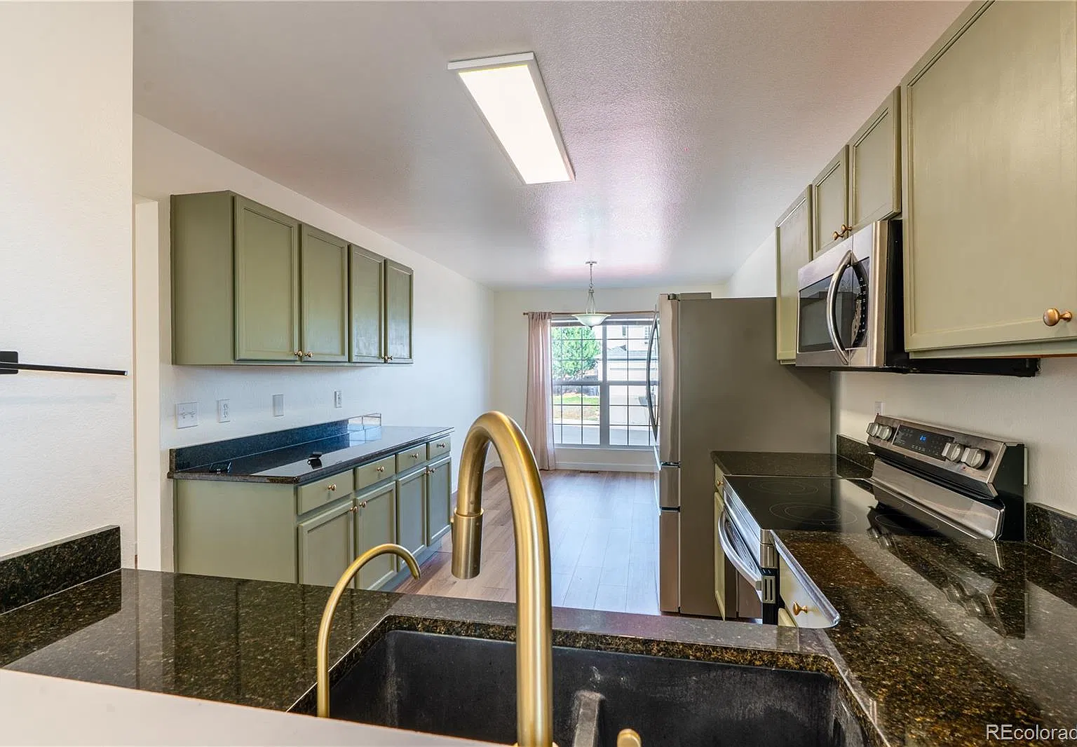 3 bed, 2.0 bath, 1447 sqft, $2,200 — Photo 4