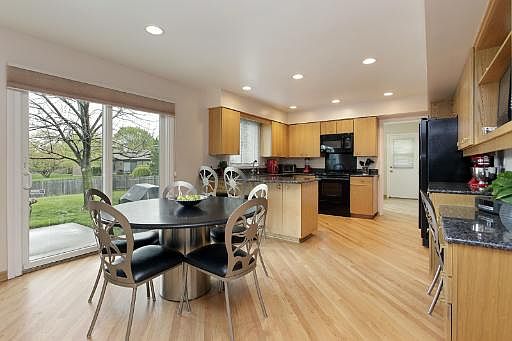 2nd image of 310 Oak Knoll Ter