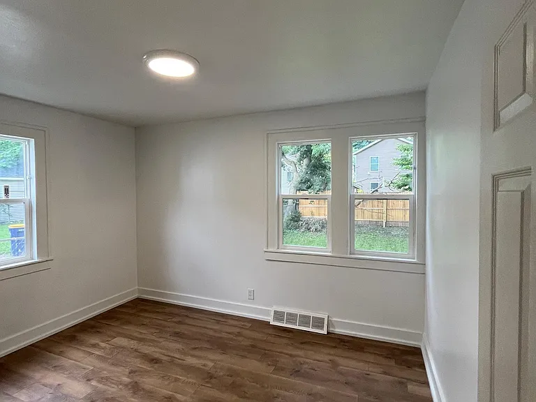 858 Baxter St SE — Photo 15