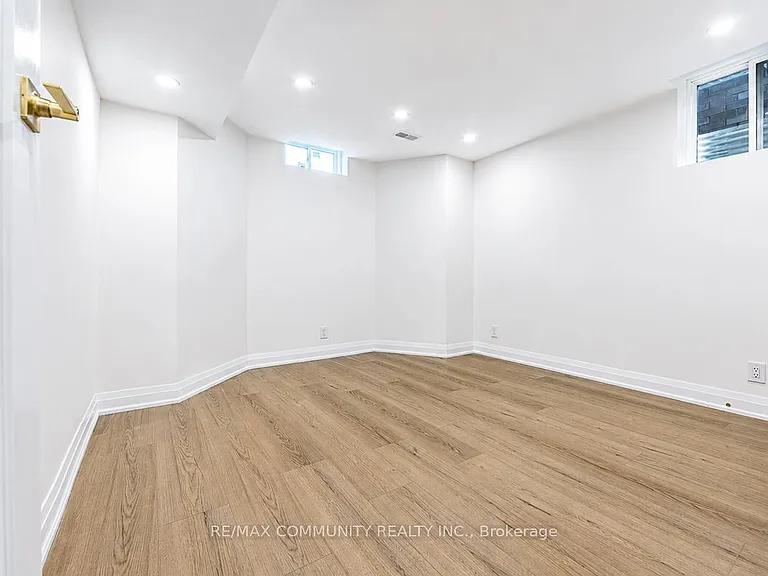 8 Capstan Ct #BASEMENT — Photo 16