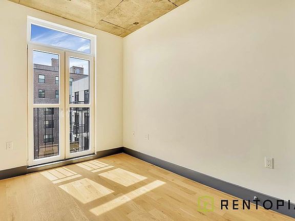 5th image of 340 Evergreen Ave #336