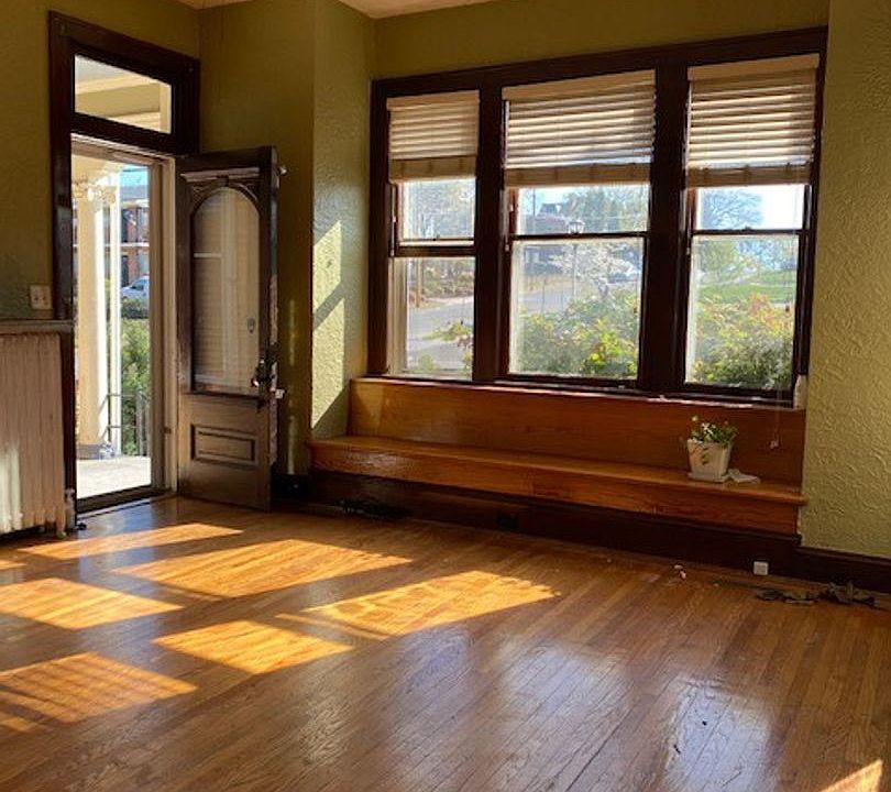 1st image of 302 Mountain Ave SW APT A