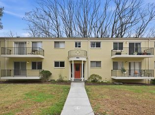 10643 Weymouth St APT 101, Bethesda, MD 20814
