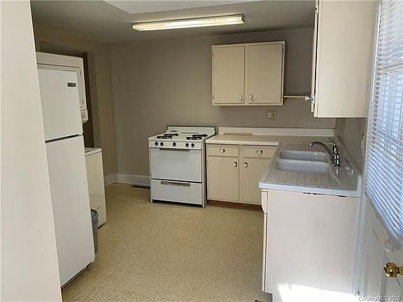 4th image of 403 S Race St APT B