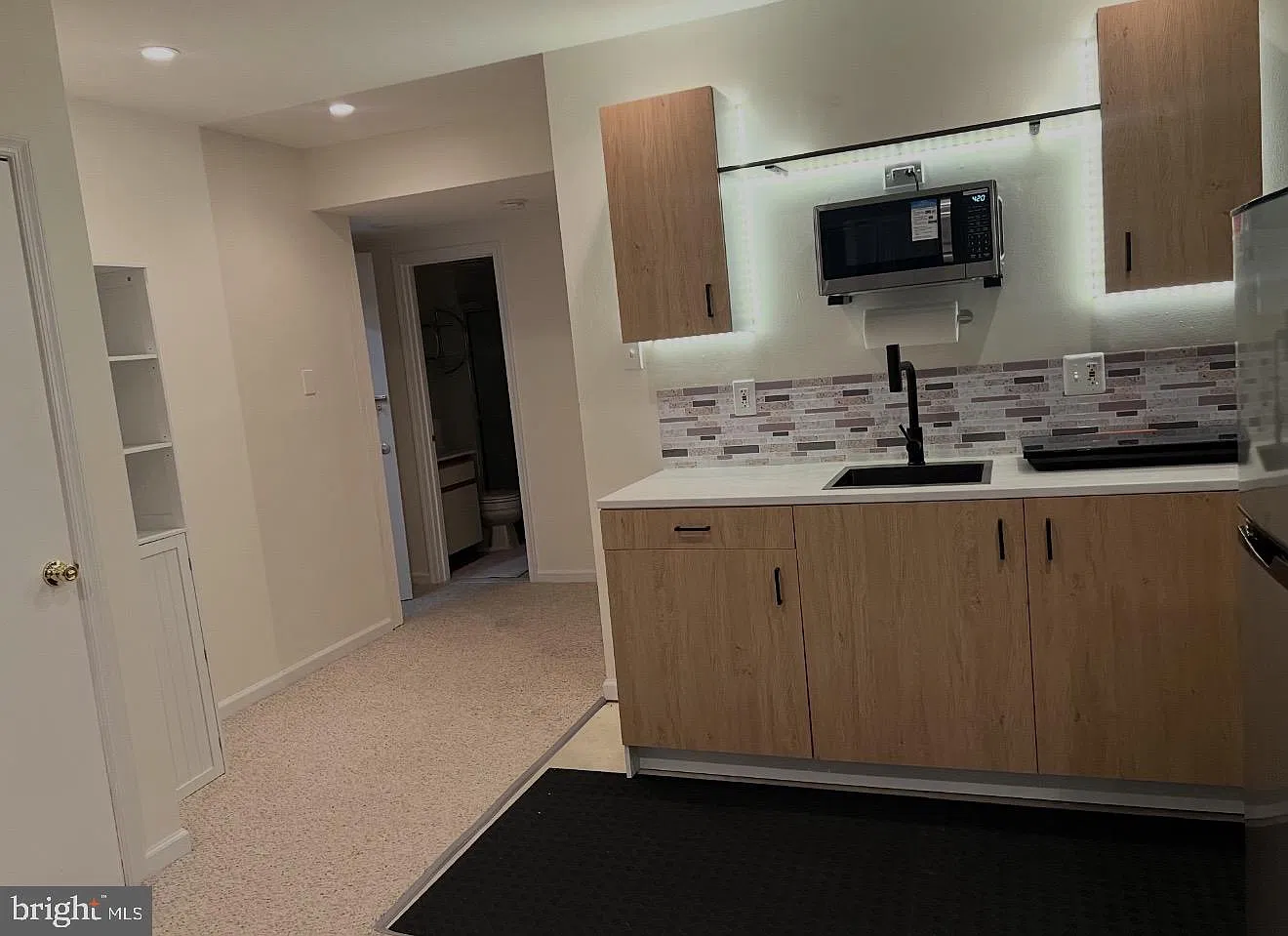 1 bed, 1.0 bath, 1695 sqft, $1,600 — Photo 3