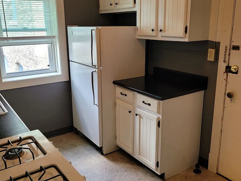 Cass Street Apartments — Photo 31
