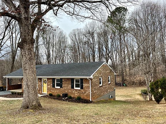 3rd image of 208 Fairfax Cir