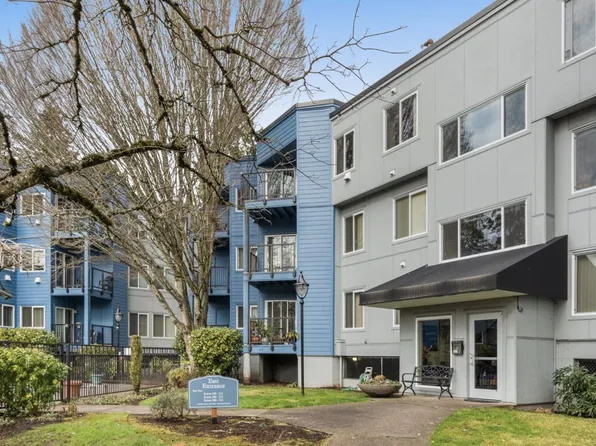 8720 SW Tualatin Rd APT 205, Tualatin, OR 97062