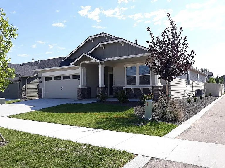 1298 N Tyra Ave — Photo 2