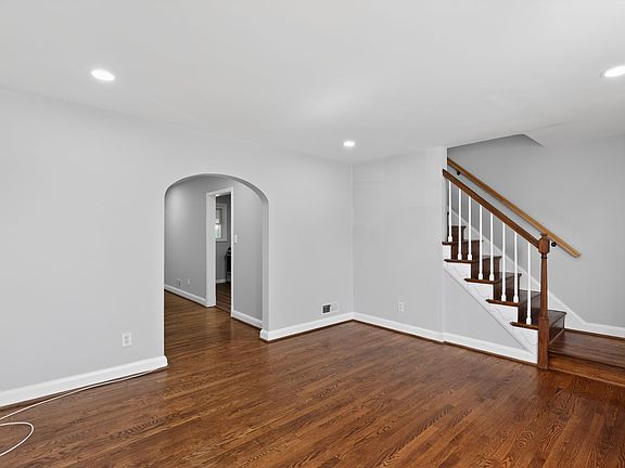2nd image of 1674 Thetford Rd