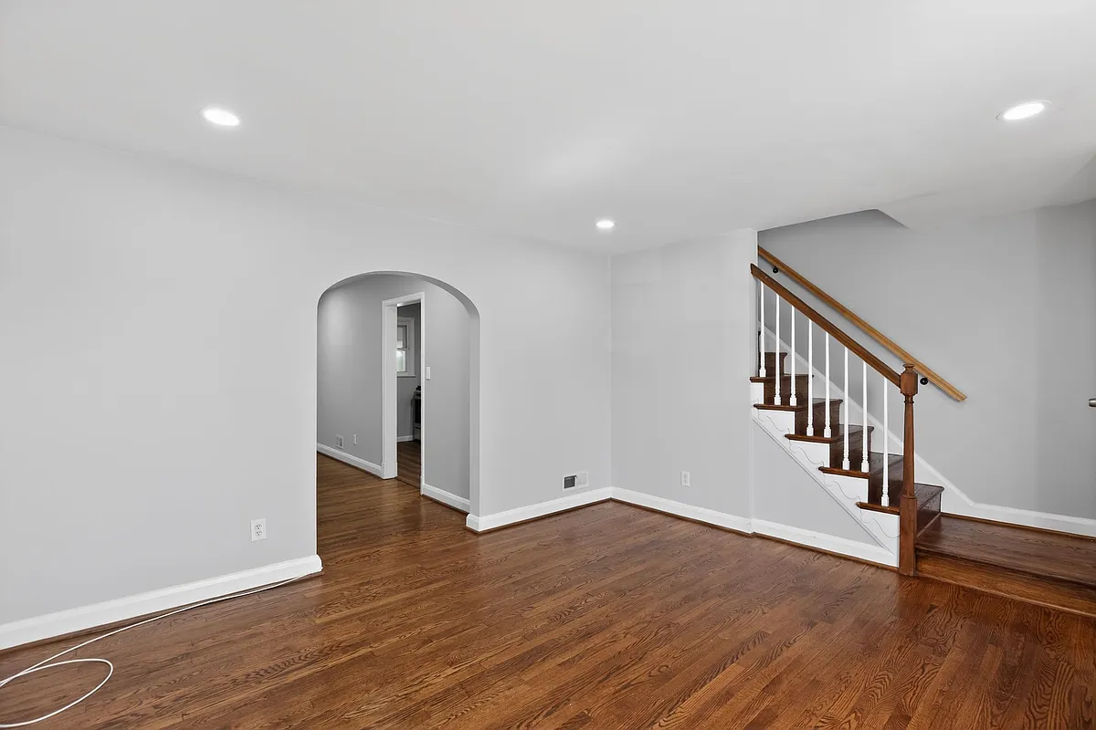 Building Photo - 1674 Thetford Rd