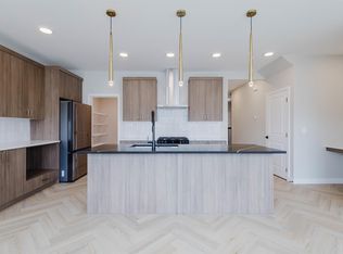 20632 43rd Ave NW, Edmonton, AB T6M 0R8