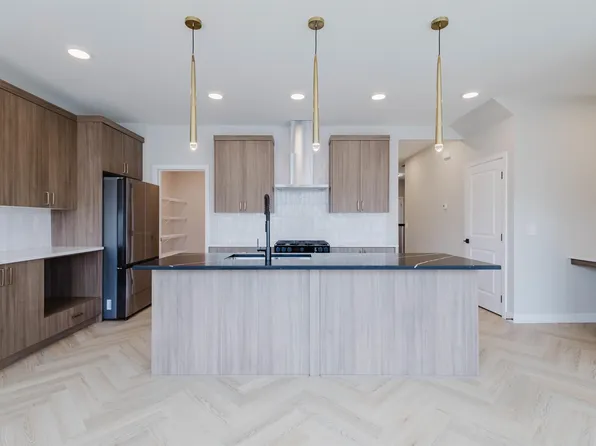 20632 43rd Ave NW, Edmonton, AB T6M 0R8