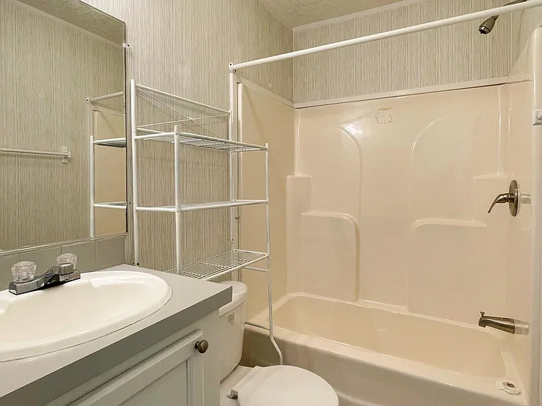 5816 SW Archer Rd #33 — Photo 9