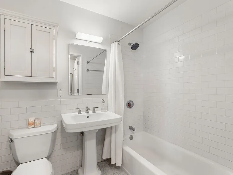222 Montgomery St #3H — Photo 21