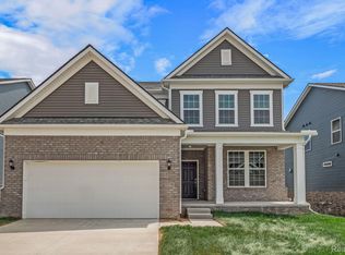 5018 Shoreham Cir, Clarkston, MI 48346