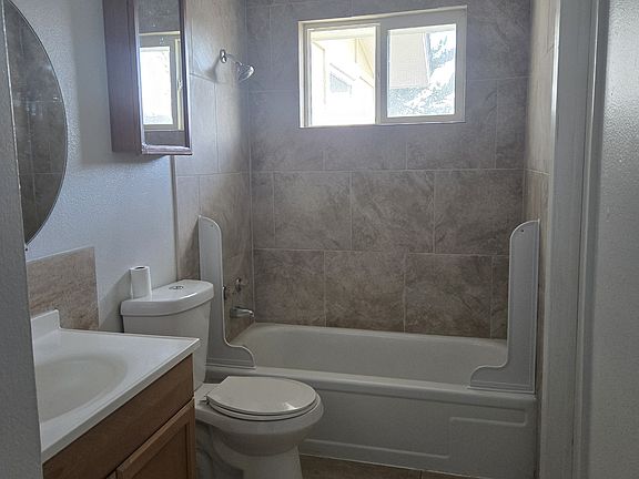 5th image of 2221 Collyer St #1