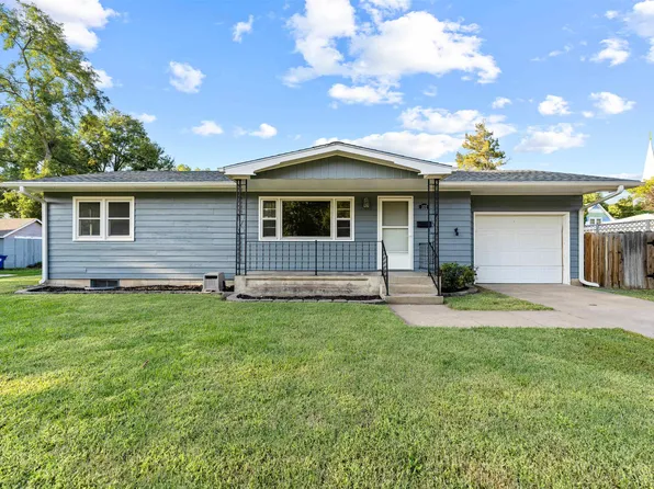102 W Saline St, Lindsborg, KS 67456