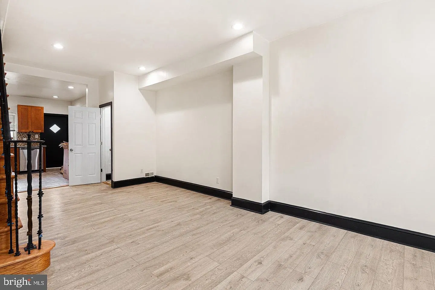 3 bed, 1.5 bath, 1040 sqft, $1,700 — Photo 3