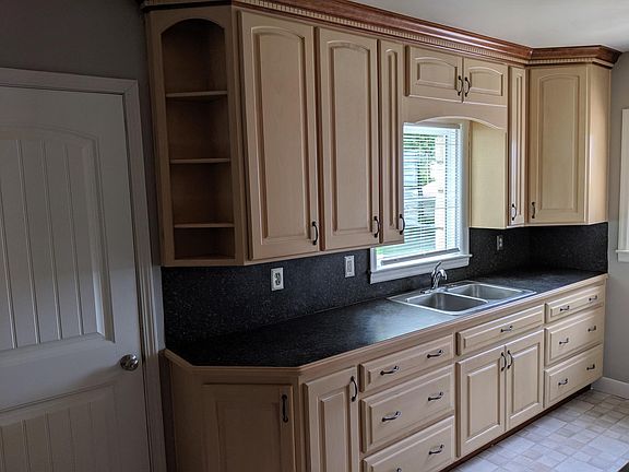 Kitchen south wall