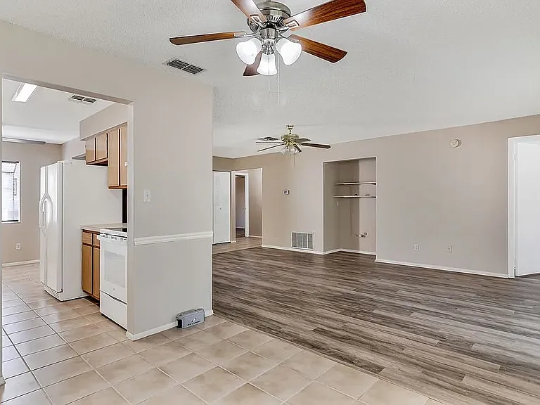 10004 Brightfield Ct — Photo 6