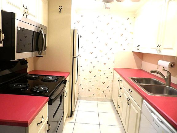 2nd image of 4074 Cornwall D #4074