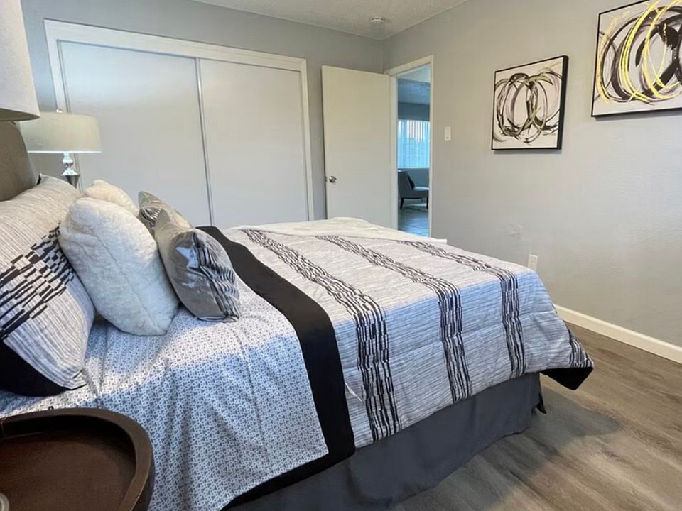 Bedroom w/ designer paint