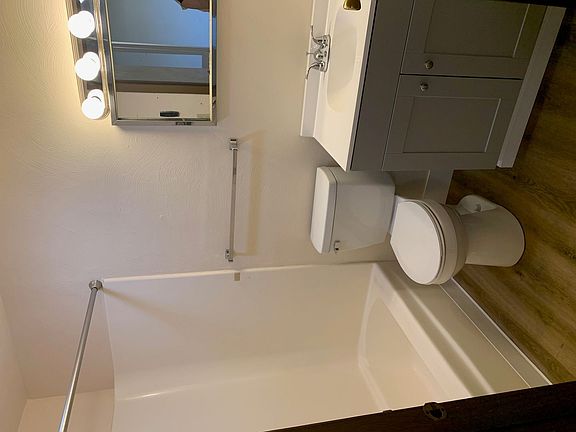 5th image of 360-374 Grape St #2B-1BA