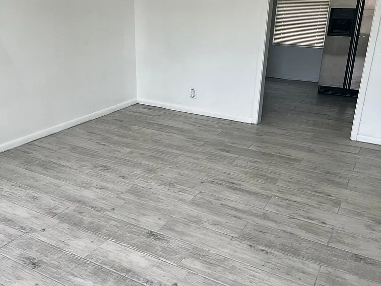 624 Park Ln — Photo 5