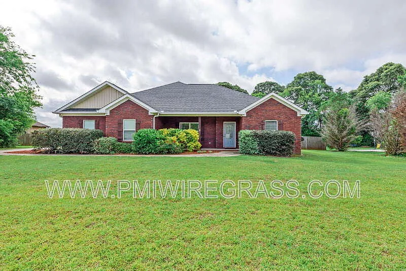 4 bed, 2.0 bath, 1811 sqft, $2,250 — Photo 2