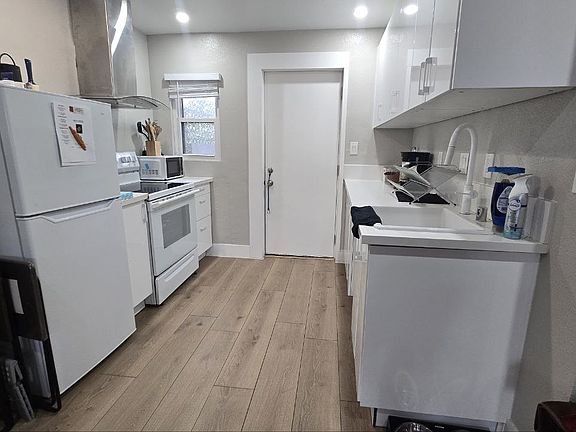 5th image of 1006 Lewis Ave