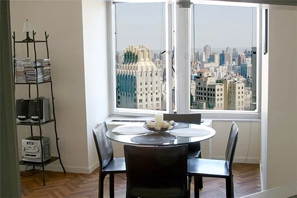 Sold by Macklowe Investment Properties | media 1