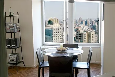 Sold by Macklowe Investment Properties