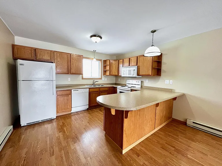 1609 Aspen Dr NE — Photo 3