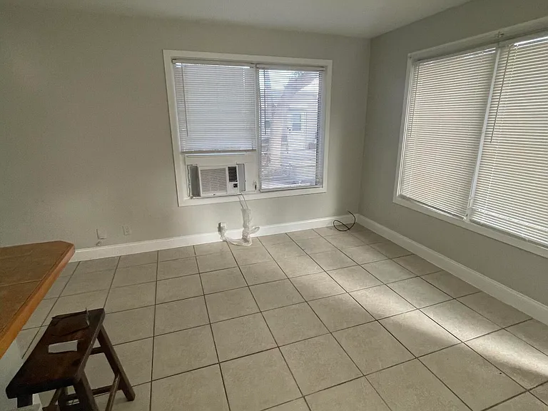 623 Selkirk St #B — Photo 3