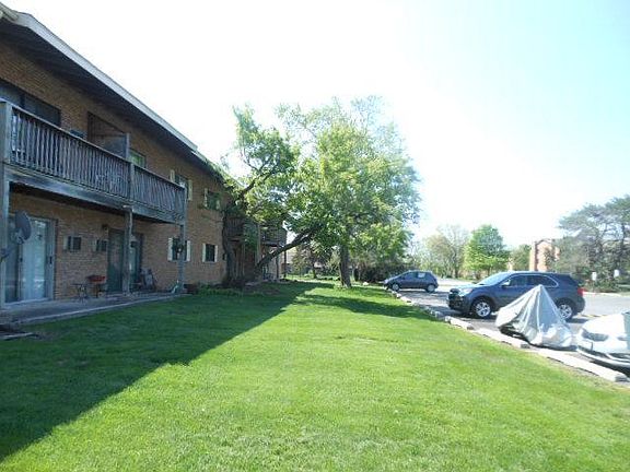 4th image of 5S100 Pebblewood Ln APT D9