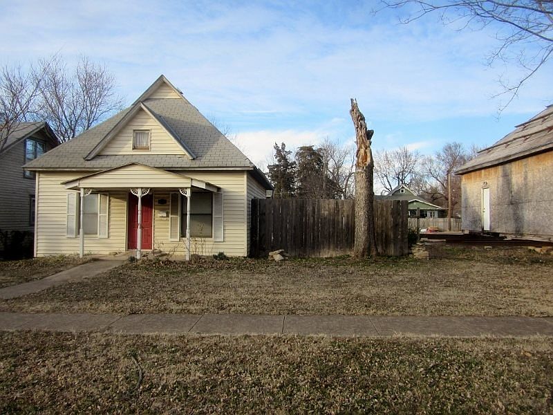 2nd image of 816 E 14th Ave