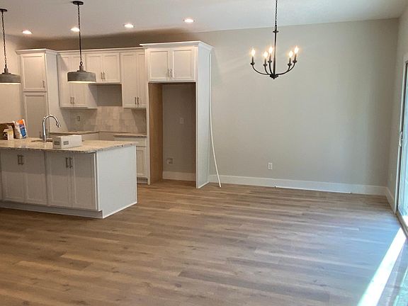 2nd image of 1222 Melody Ln