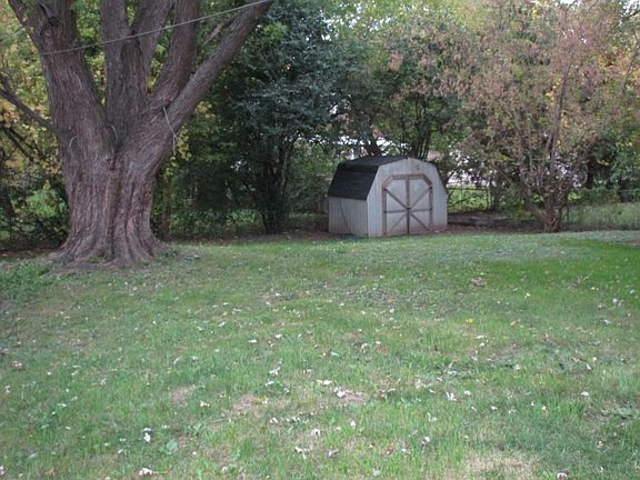 2nd image of 1035 Meadowlawn Dr