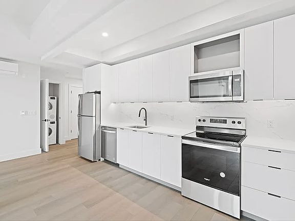4th image of 215 E 124th St #10X