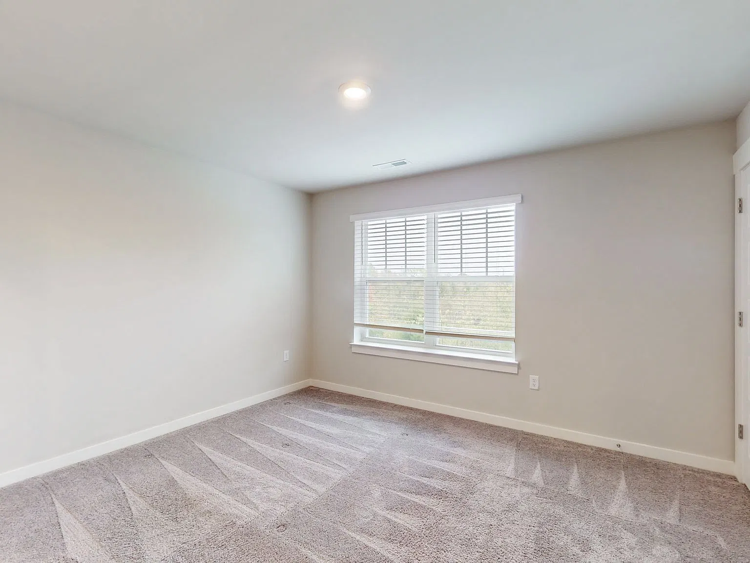 3 bed, 2.5 bath, 1403 sqft, $2,000 — Photo 4