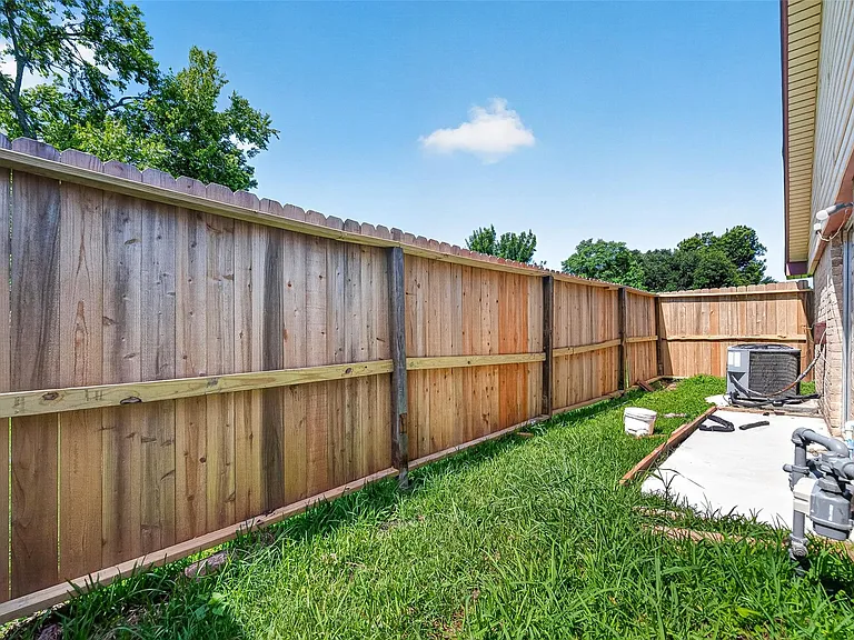 2223 Courtney Ct — Photo 28